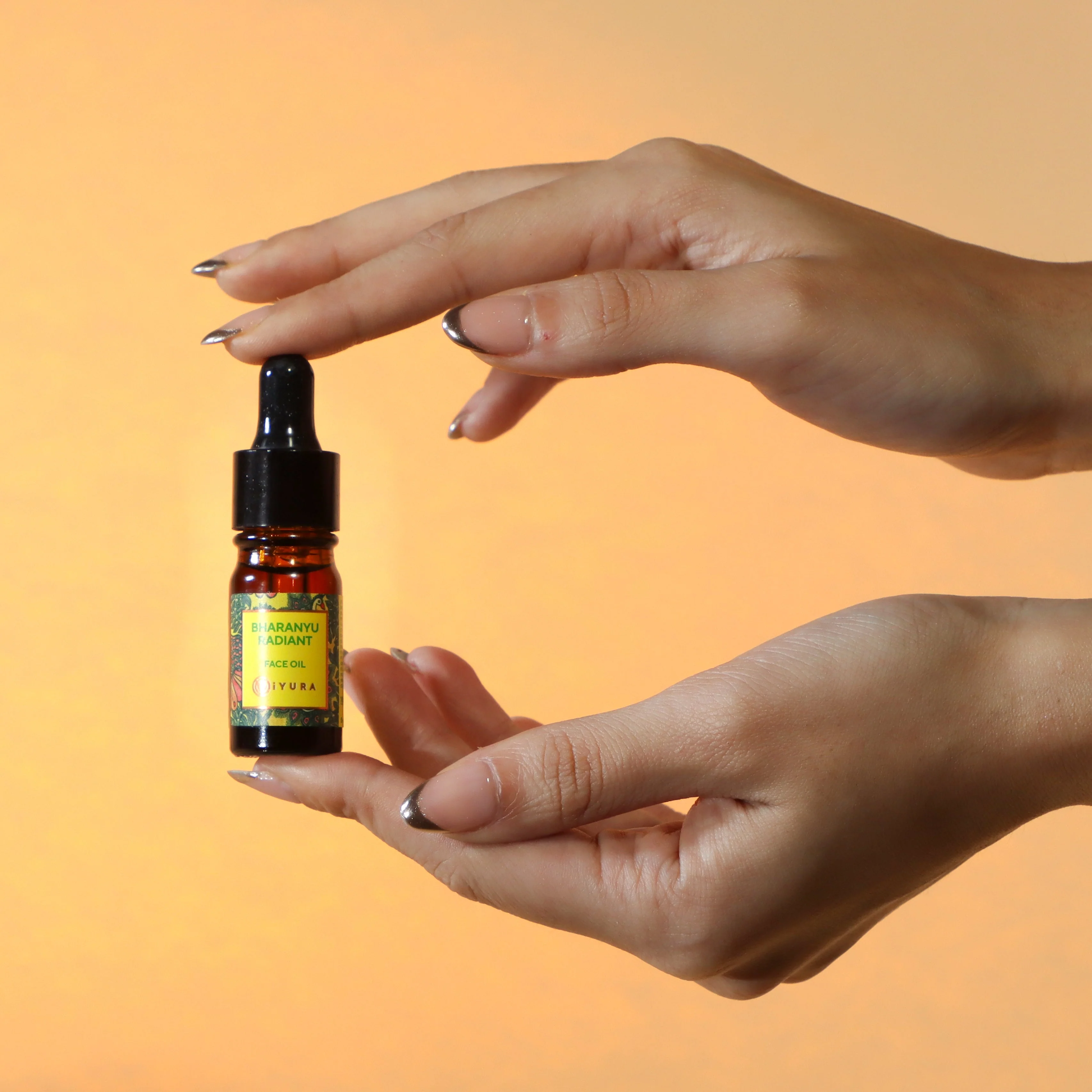 Mini Bharanyu Radiant Face Oil -📦 - Image 3